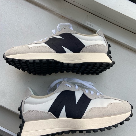 New in Box new balance shoes - Picture 2 of 6